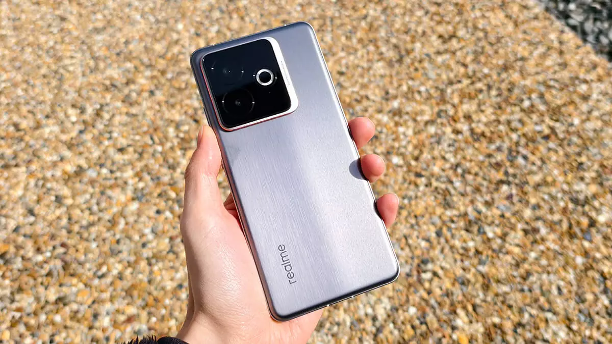 realme GT7 Pro Racing Editionレビュー - 約6.7万円で8 Eliteや6,500