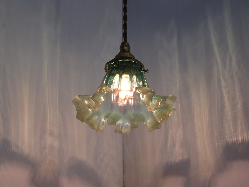 フランスのアンティークランプシェード （ヴァセリンガラス） グリーン