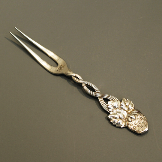 ティファニー「ストロベリーフォーク ” Strawberry Vine ” 1875年