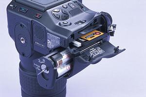 ASCII.jp：CAMEDIA E-20 (1/2)