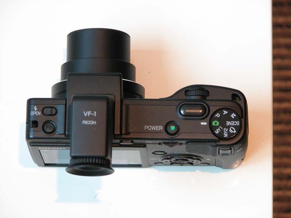 ASCII.jp：リコー、広角24mmからの3倍ズームが可能な『Caplio GX100