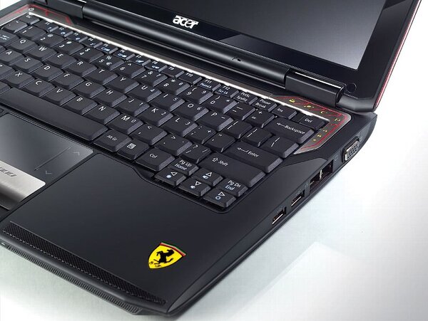 エイサー、2010年度モデル“フェラーリ公認”ノートPC ASCII.jp：九十九