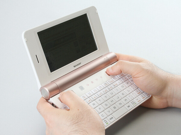 ASCII.jp：シャープの新モバイル端末 NetWalkerを最速レビュー (1/3)