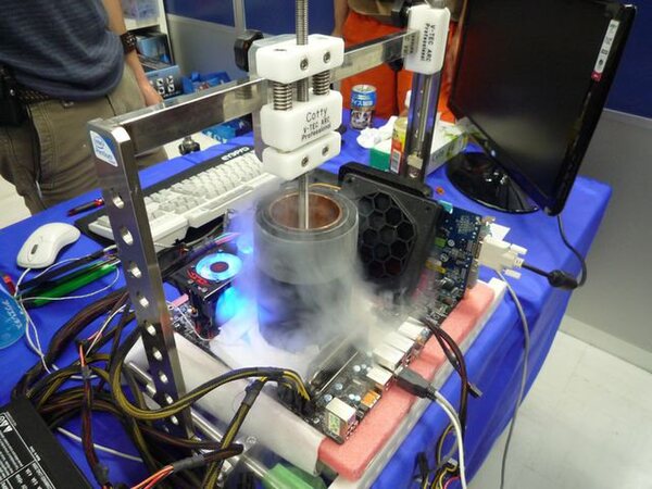 ASCII.jp：Lynnfield、イベントにて空冷で4GHz/液体窒素で5GHz超え！