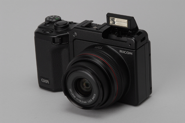 ASCII.jp：発売前にチェック！ GXR待望の28mmレンズユニット (1/2)