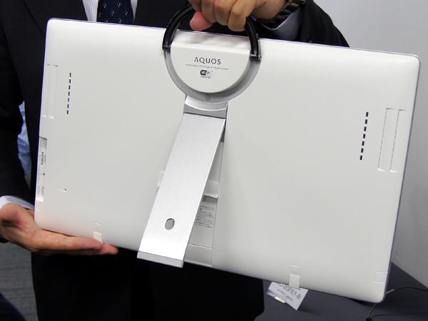 ASCII.jp：家中自由に持ち歩ける「フリースタイル AQUOS」