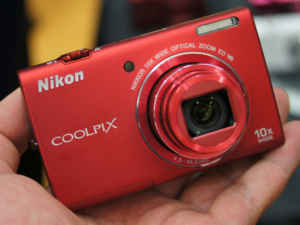 ASCII.jp：プロジェクター内蔵から最上位機までCOOLPIX 6機種登場 (1/2)