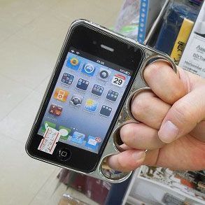 ASCII.jp：インパクト絶大！ メリケンサックみたいなiPhoneケース