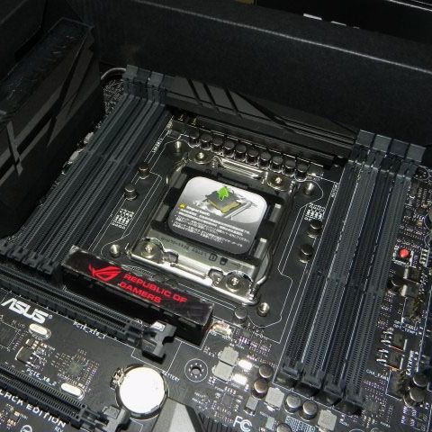 ASCII.jp：Ivy-Eに特化したX79マザー「RAMPAGE IV BLACK EDITION」