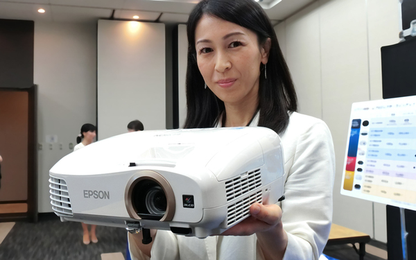 ASCII.jp：約10万円Wi-Fi搭載、3D対応フルHD液晶プロジェクター