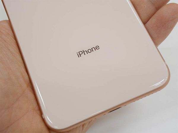 ASCII.jp：iPhone 8の魅惑のゴールドはiPhone X待ちの人に危険
