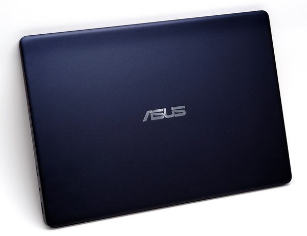 ASCII.jp：新ZenBook 13 試用レポート 艶消しディープブルーのオトナな