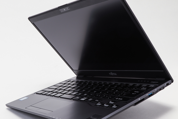 ASCII.jp：PCIe接続512GB SSDが超高速! 最軽量モバイル「LIFEBOOK WU2