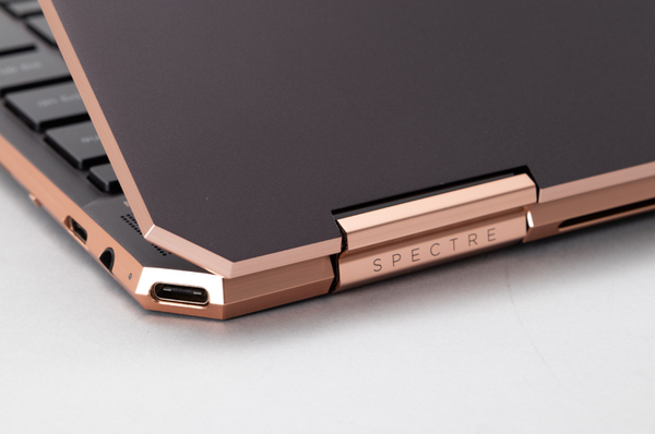 ASCII.jp：エレガントな大人デザインでモバイルに必要な要素＆機能も