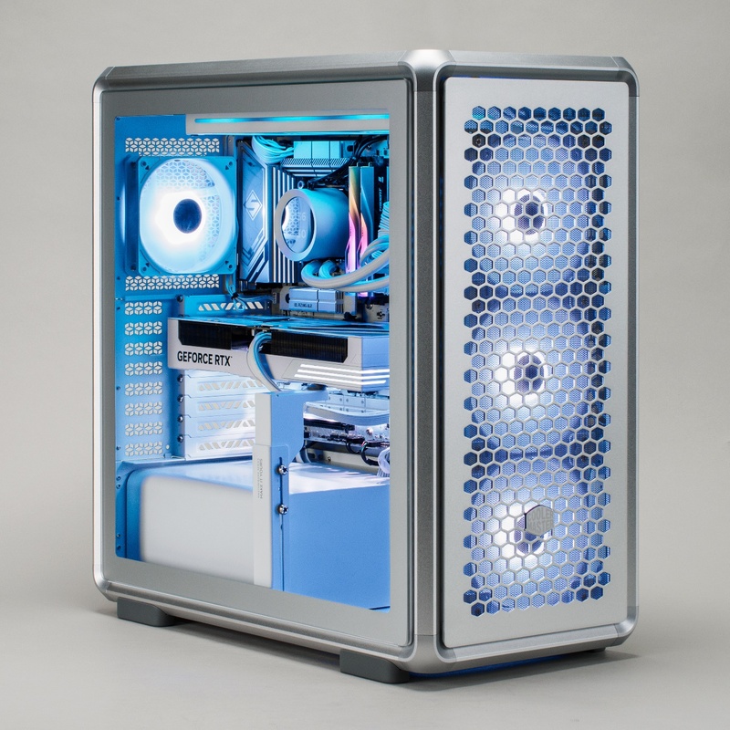 ゲーミングPCの新たな選択肢は「銀色」、MasterFrame 600 Silverを軸に