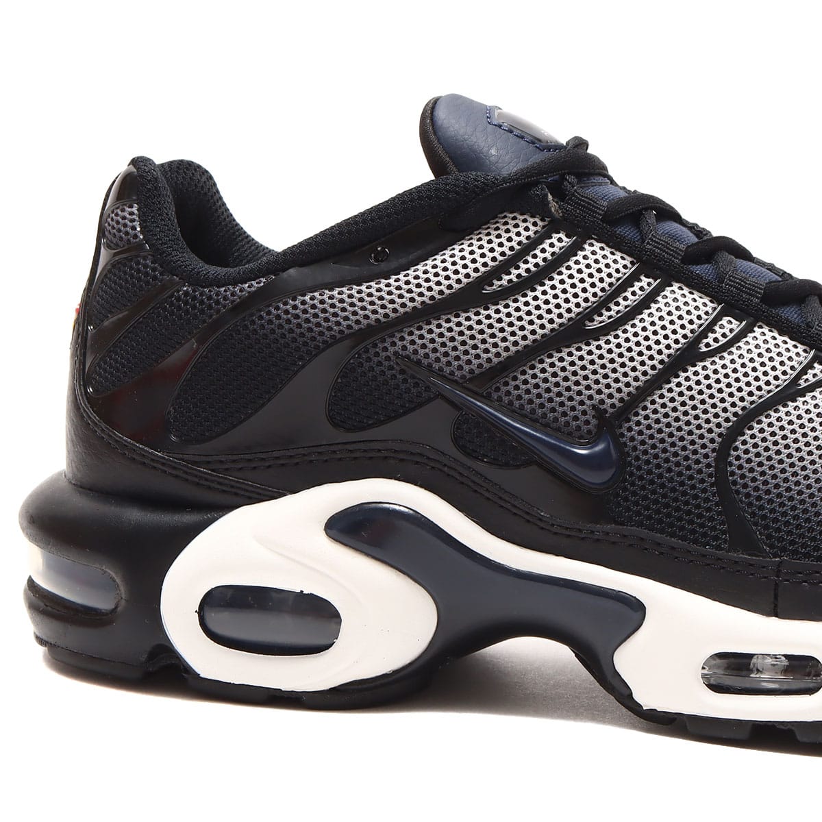 NIKE AIR MAX PLUS SE BLACK/OBSIDIAN-SUMMIT WHITE-BLACK 23SU-I