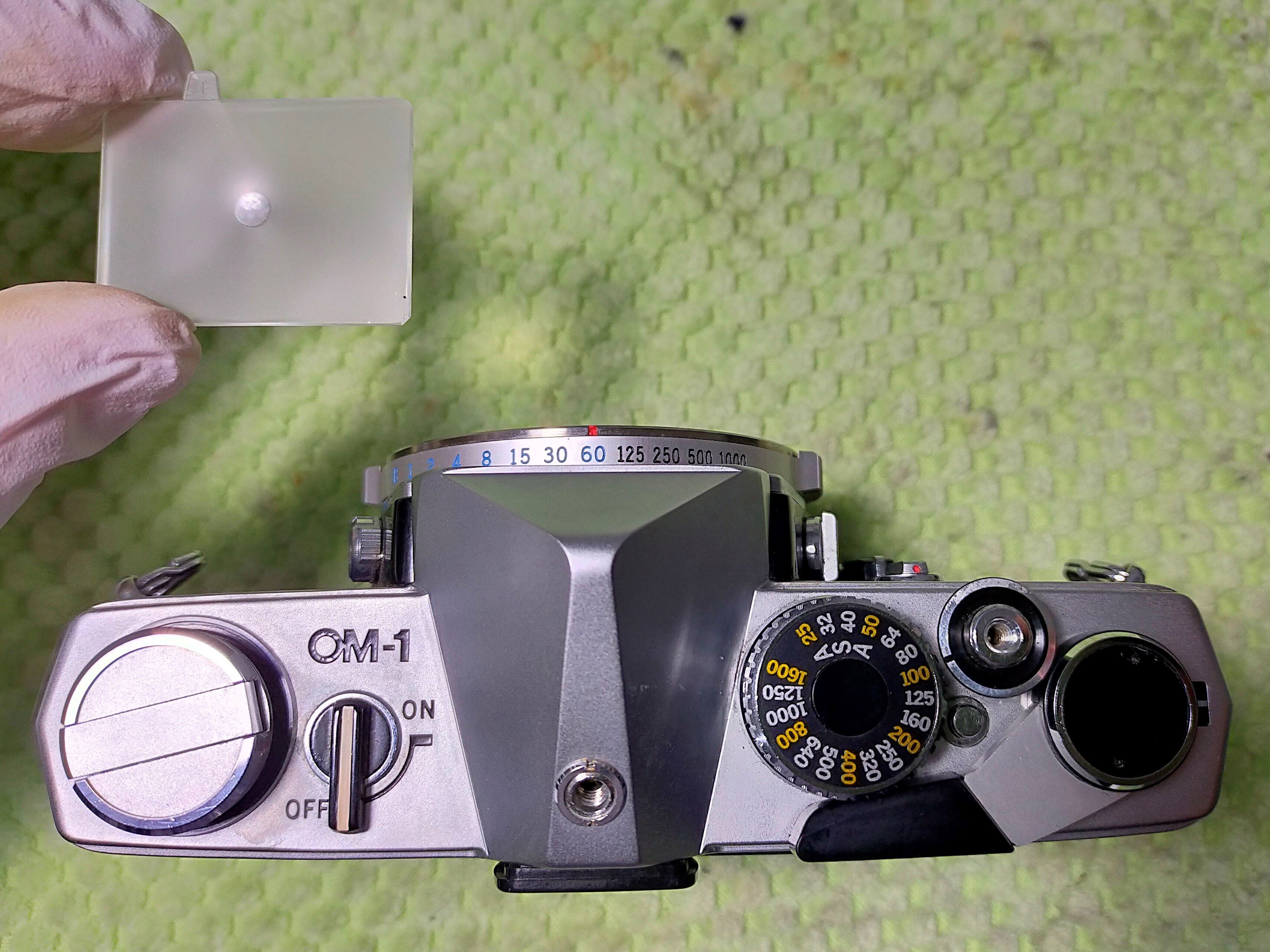 Olympus OM-1の分解｜フィルムカメラ修理のアクアカメラ