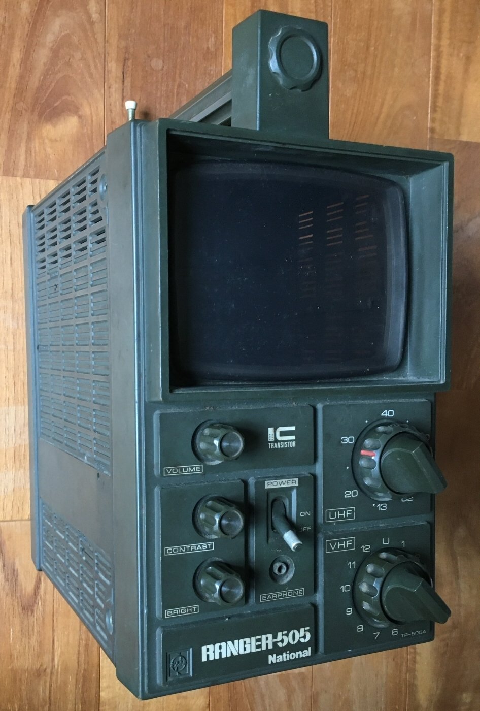 ポータブルテレビRANGER-505の改造（その1）：LCDの取り付け｜KAKAKKO