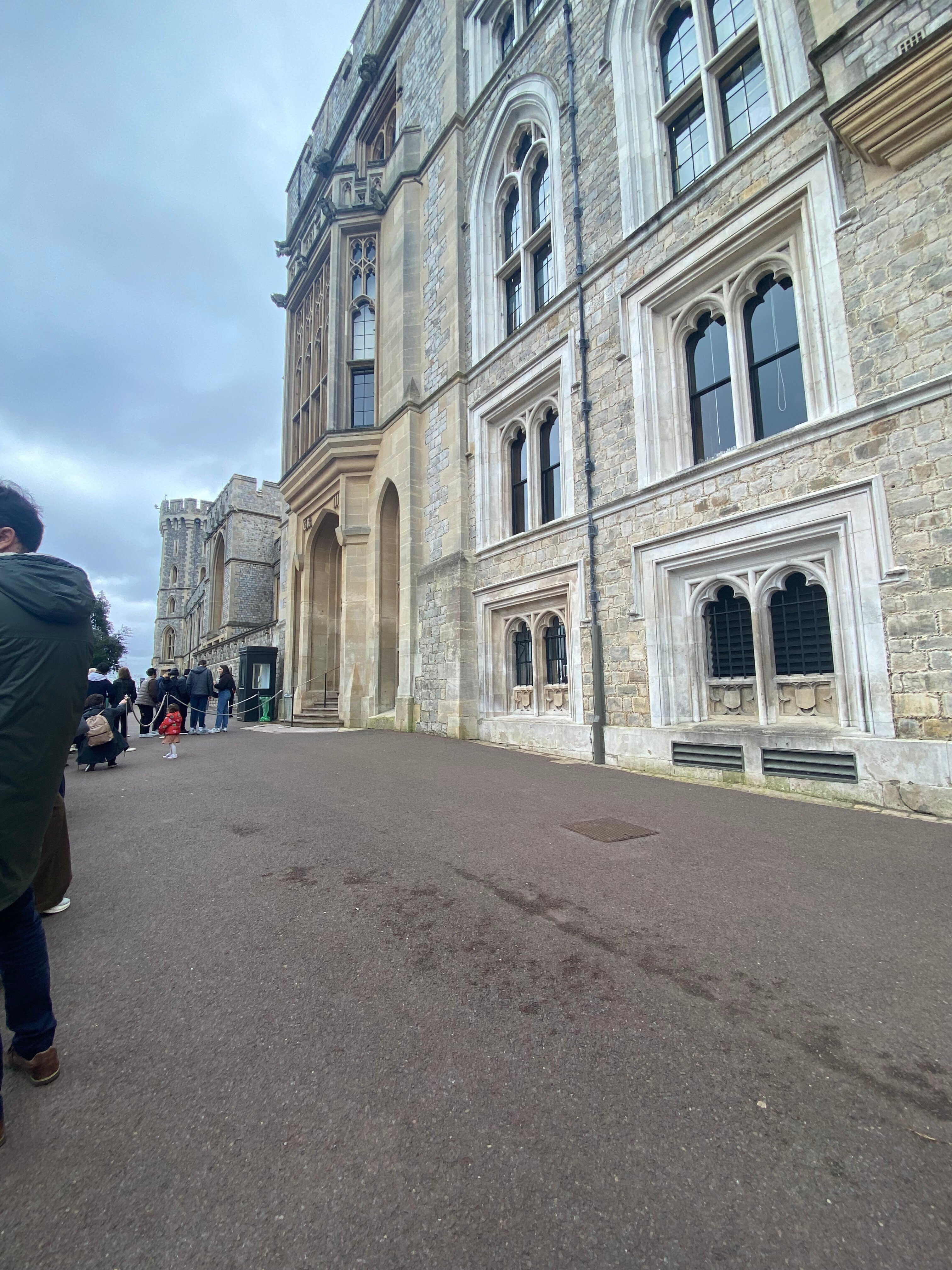 イギリス 世界最大の居城・ウィンザー城を観光｜かすみ