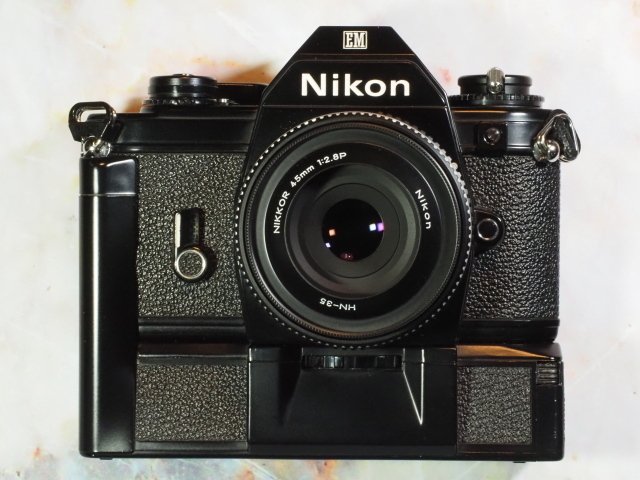 カメラ沼の深淵」 Nikon EM｜saphirinus