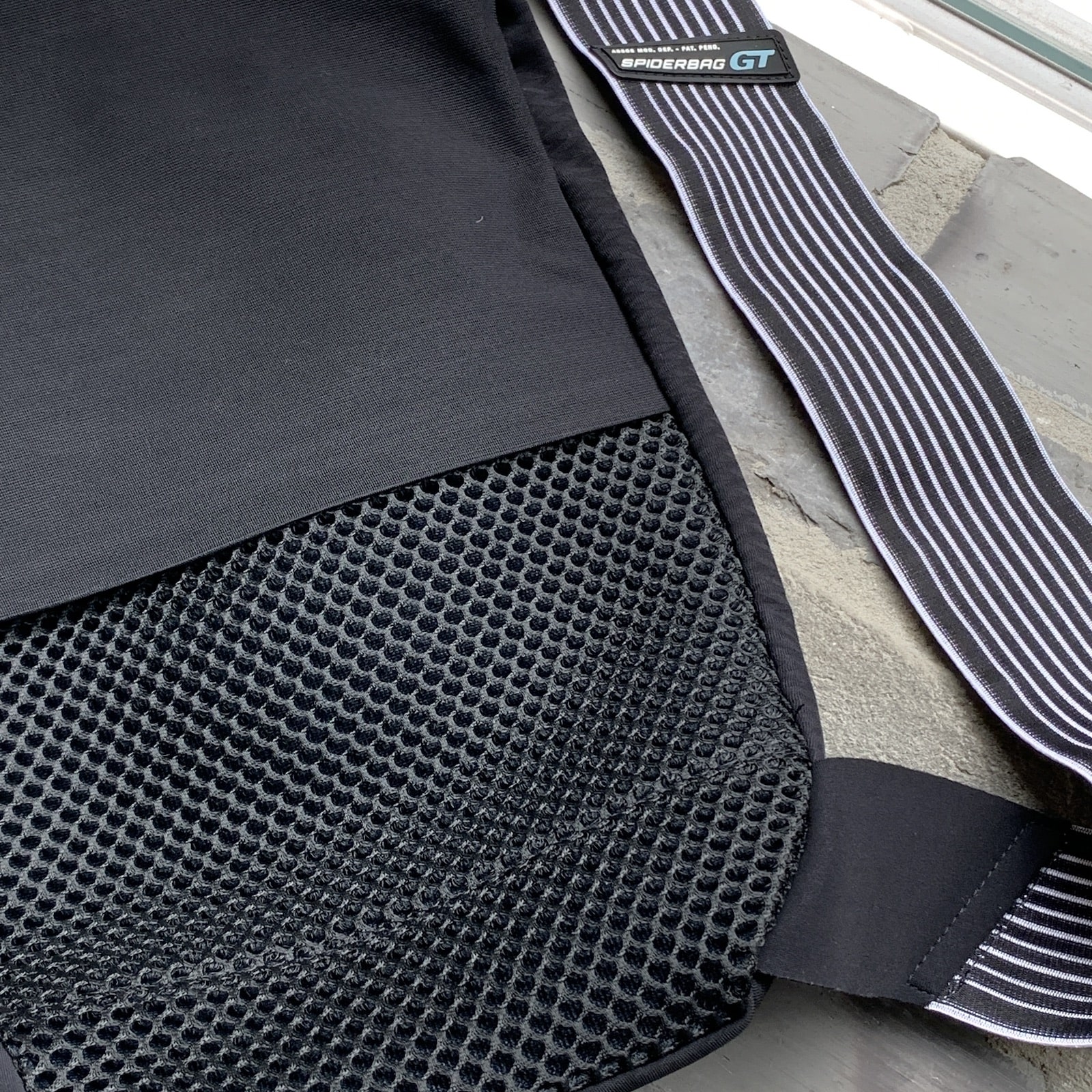 秋のサイクリング & 旅行のお供に。4代目 ASSOS スパイダーバッグ