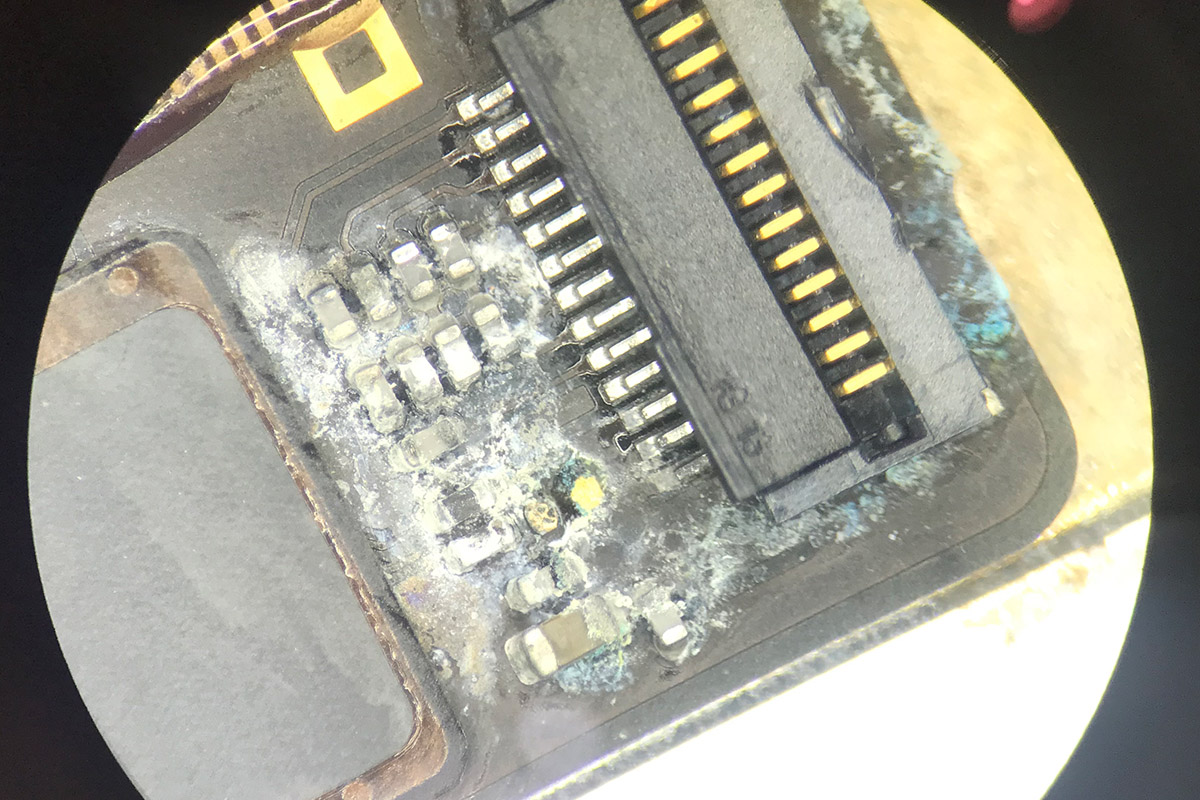 大阪梅田 iPad mini 6 A2567 お風呂で水没させてしまった起動不可修理