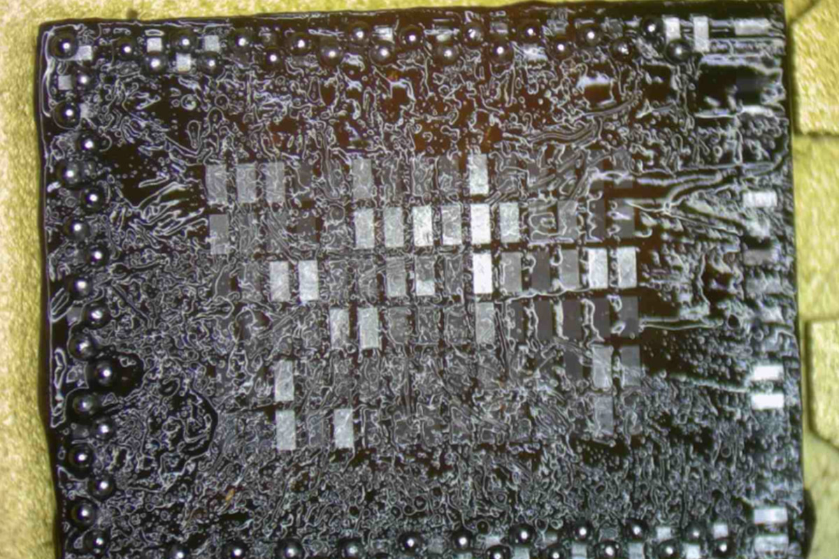 iPad mini 4 Wi-Fi グレーアウトICチップ基板修理15,000円