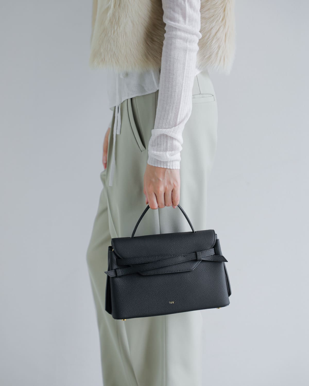 TOV トーヴ カウレザー シボ クロスリボン 2way ショルダー