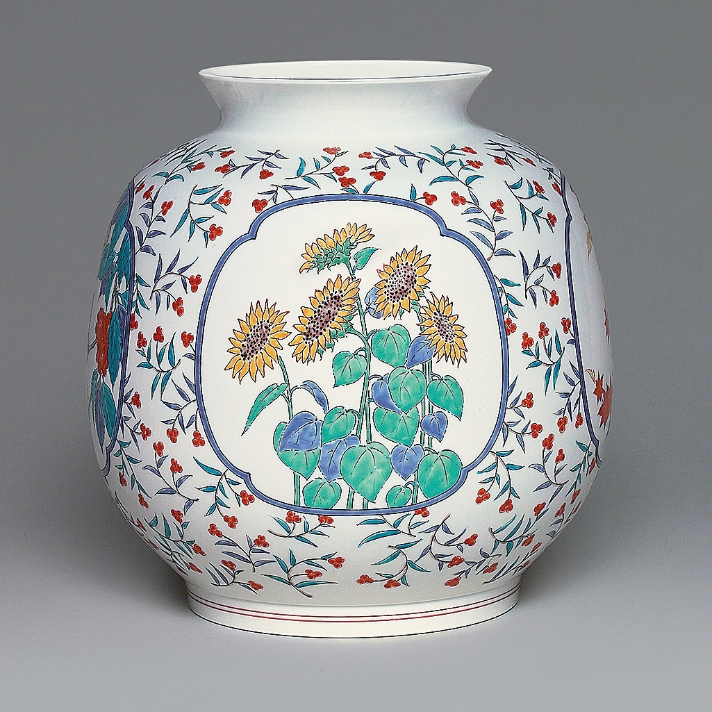 十五代酒井田柿右衛門 襲名十周年記念作品「濁手四季文花瓶」特集記事