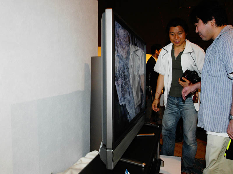 シャープ、フルHDリアルパネル搭載の45V型「AQUOS」