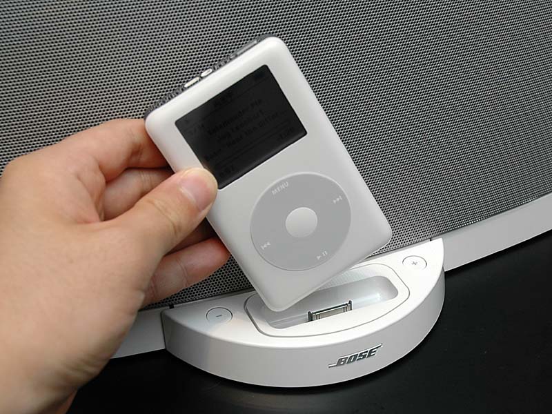 ボーズ、iPod専用スピーカー「SoundDock」