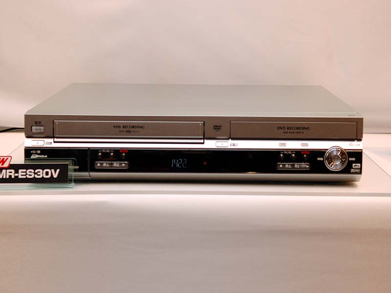 松下、SDカードスロット搭載の200GB 3in1レコーダ