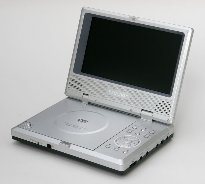 ブルードット、実売2万円のポータブルDVDプレーヤー