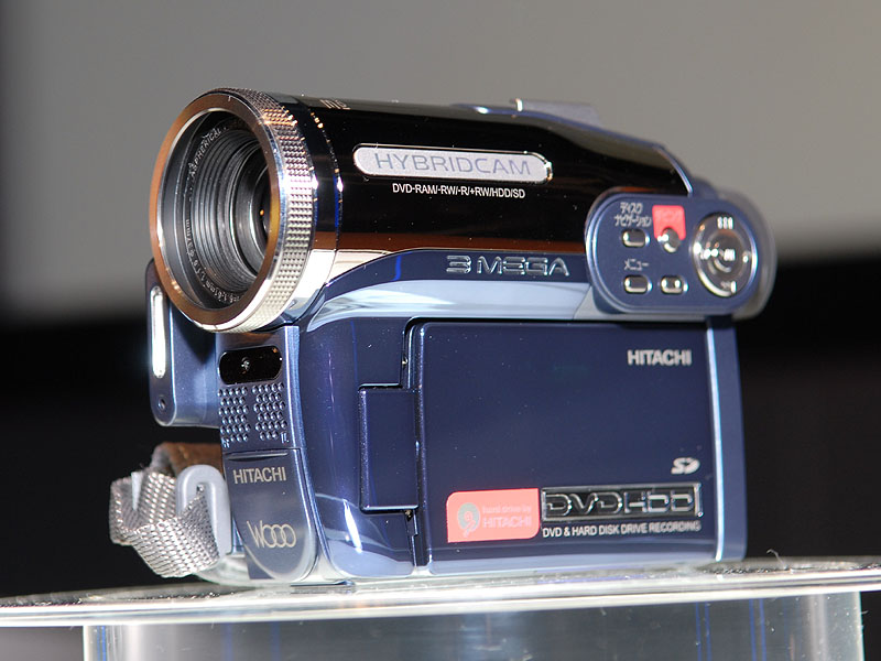 日立、8GB HDDとDVD両搭載のハイブリッドカム「Wooo」