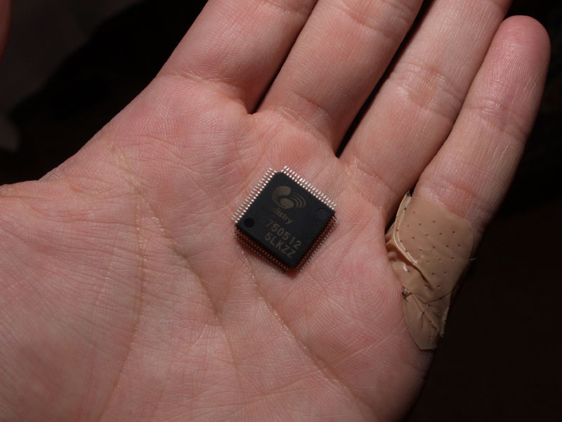 シャープ、2ユニット構成の1ビットシアターシステム