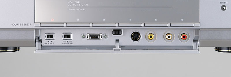 ビクター、3台モニタに同時出力できるAVセレクタ