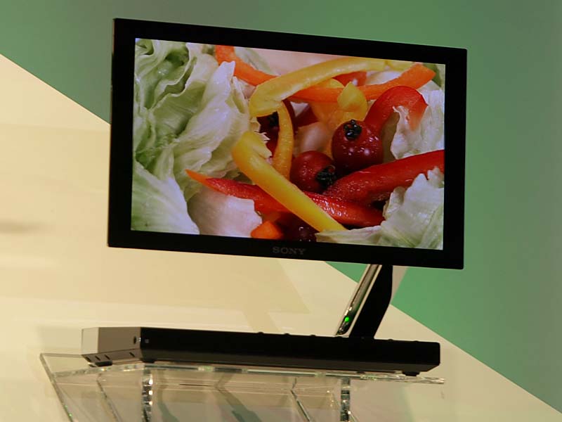 ソニー、薄さ3mmの11型有機ELテレビを12月発売