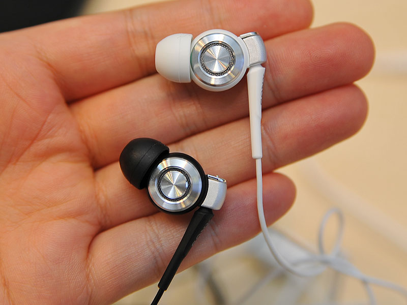 ソニー、カナル型イヤフォン「EX90SL」の後継「MDR-EX500SL」