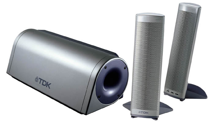 TDK、フラットパネル採用の2.1chスピーカーシステム
