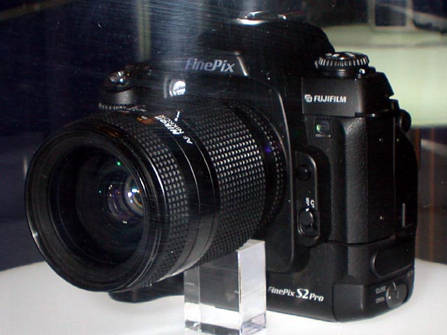 富士フイルム、617万画素CCDの「FinePix S2 Pro」を開発