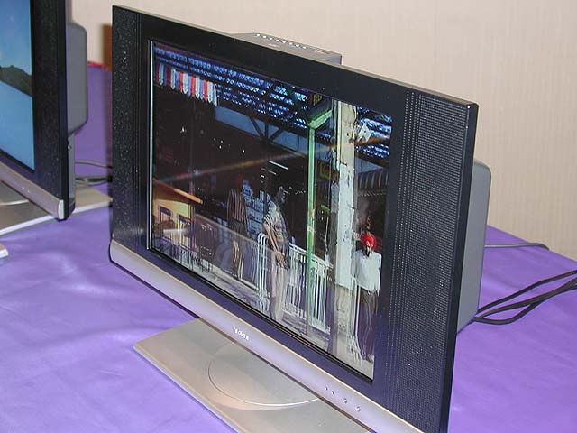 日立、黒画面を挿入して残像感を低減した液晶テレビ