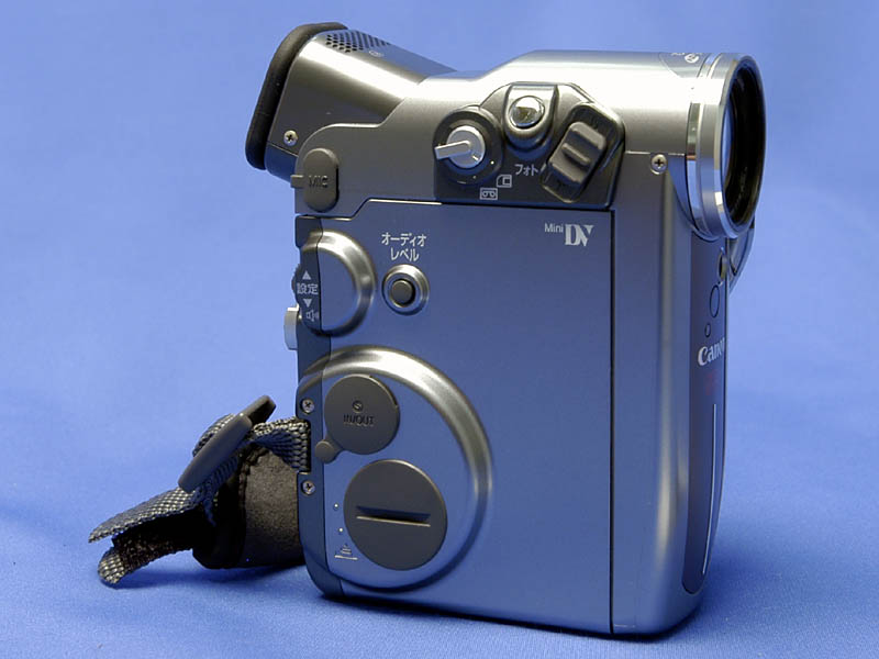 キヤノン、220万画素CCD搭載縦型DVカメラ「IXY DV M2」
