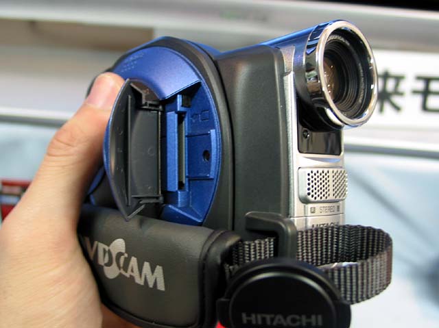 日立、丸型の新メディアを採用したDVDカムの新シリーズ「WOOO」