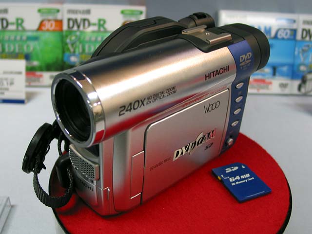 日立、丸型の新メディアを採用したDVDカムの新シリーズ「WOOO」