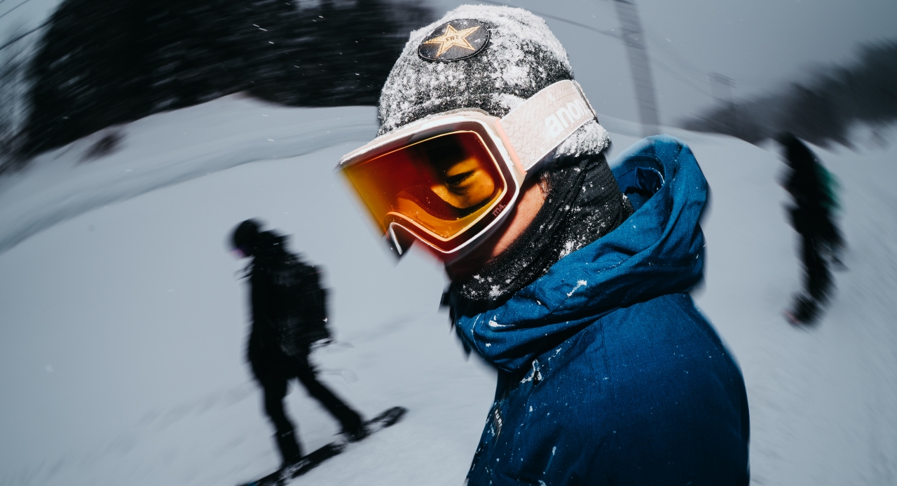 Anonの代名詞であるMAGNA-TECHとノーマルレンズを使い分けて世界に