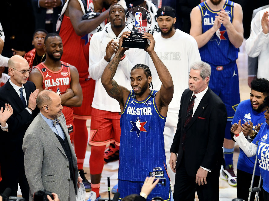 コービー・ブライアントMVPアウォード』受賞のカワイ・レナード「僕の