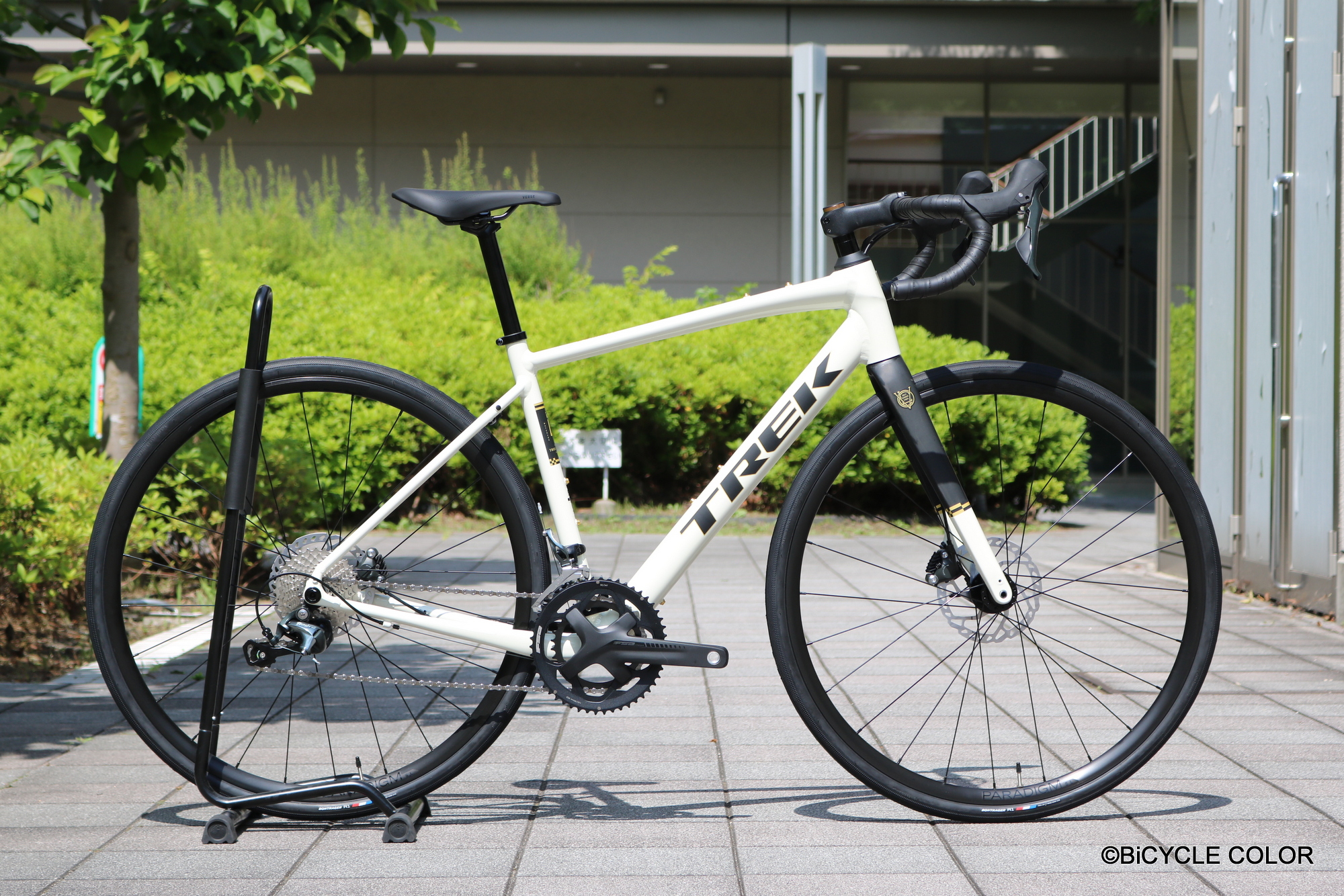 TREK DOMANE(ドマーネ) AL4 Gen4から、綺麗なEra White(エラホワイト