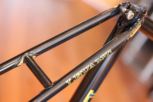 大阪発のNJS認定ピストフレーム 東川製作所 LEVANT(レバン) ピスト