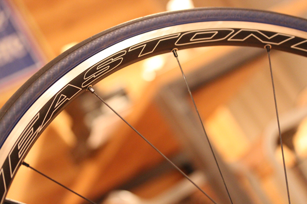 イーストンの誇るアルミクリンチャーの集大成 EASTON（イーストン