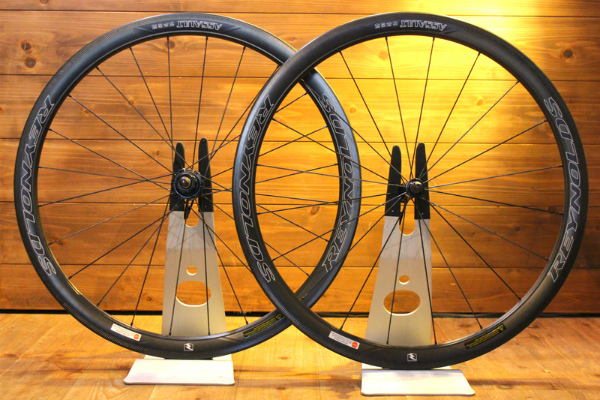 人気のワイドカーボンクリンチャー！レイノルズ ASSAULT SLG ホイール